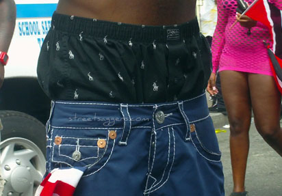 streetsaggers.com - real saggers let them pants hang low sagging