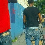 2 friends saggin