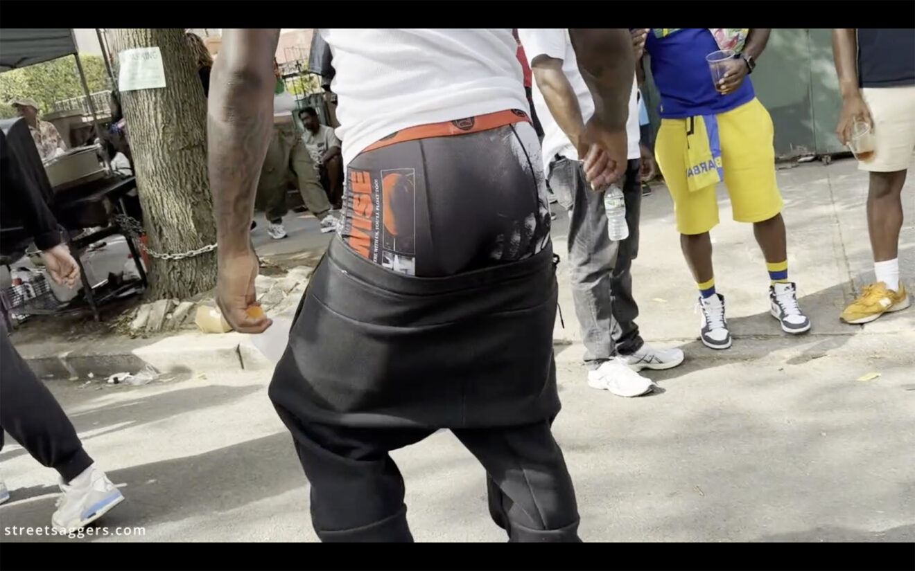 streetsaggers.com - real saggers let them pants hang low sagging